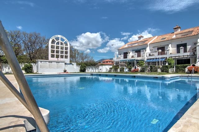 4 bedroom Townhouse for sale in Fuengirola with pool garage - € 660,000 (Ref: 9026572)