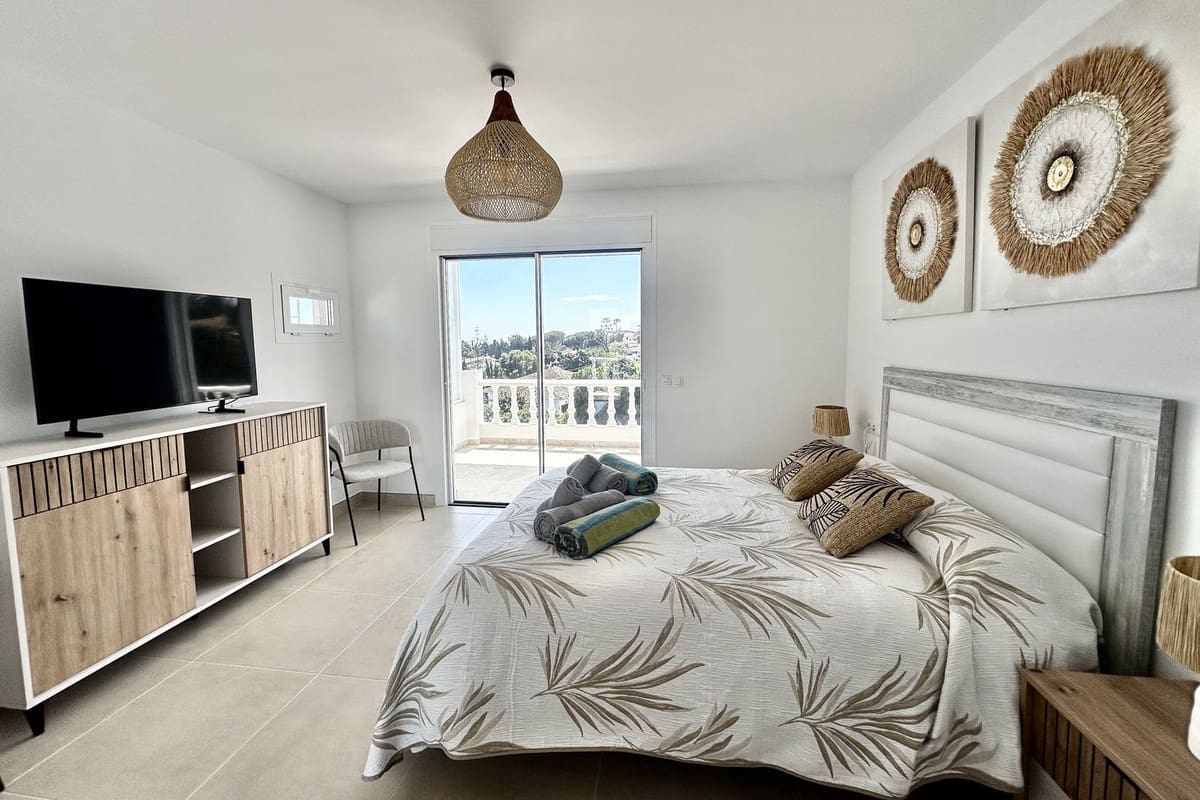 3 soveværelse Villa til salg i El Chaparral med swimmingpool garage - € 1.800.000 (Ref: 9064475)