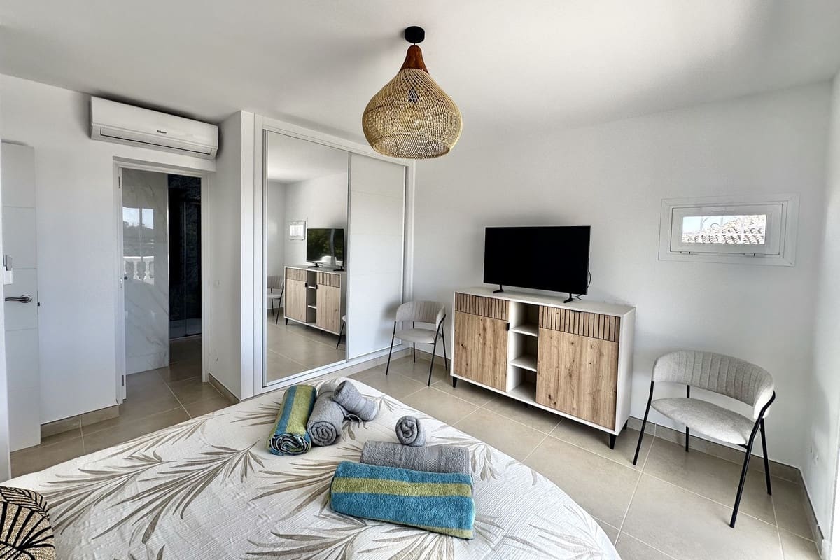 3 soveværelse Villa til salg i El Chaparral med swimmingpool garage - € 1.800.000 (Ref: 9064475)