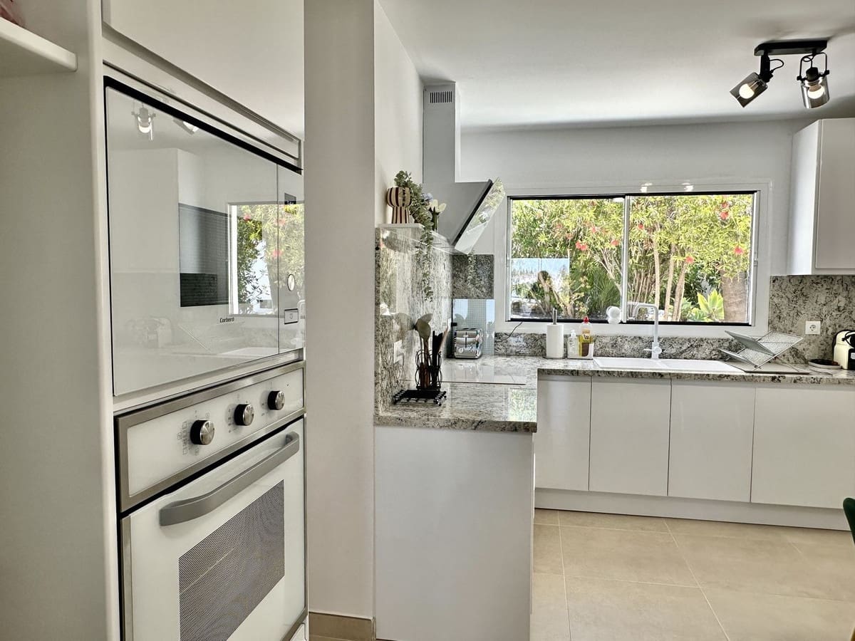 3 soveværelse Villa til salg i El Chaparral med swimmingpool garage - € 1.800.000 (Ref: 9064475)