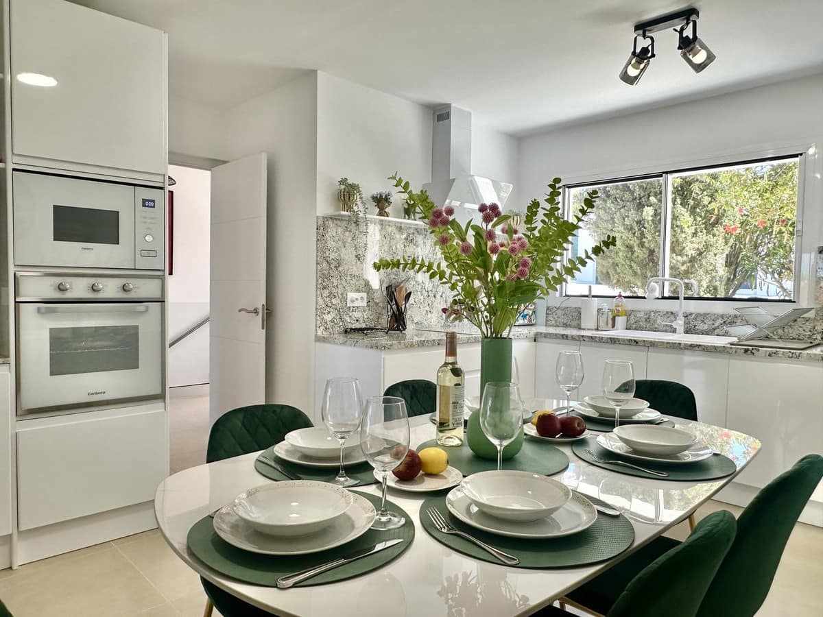 3 soveværelse Villa til salg i El Chaparral med swimmingpool garage - € 1.800.000 (Ref: 9064475)