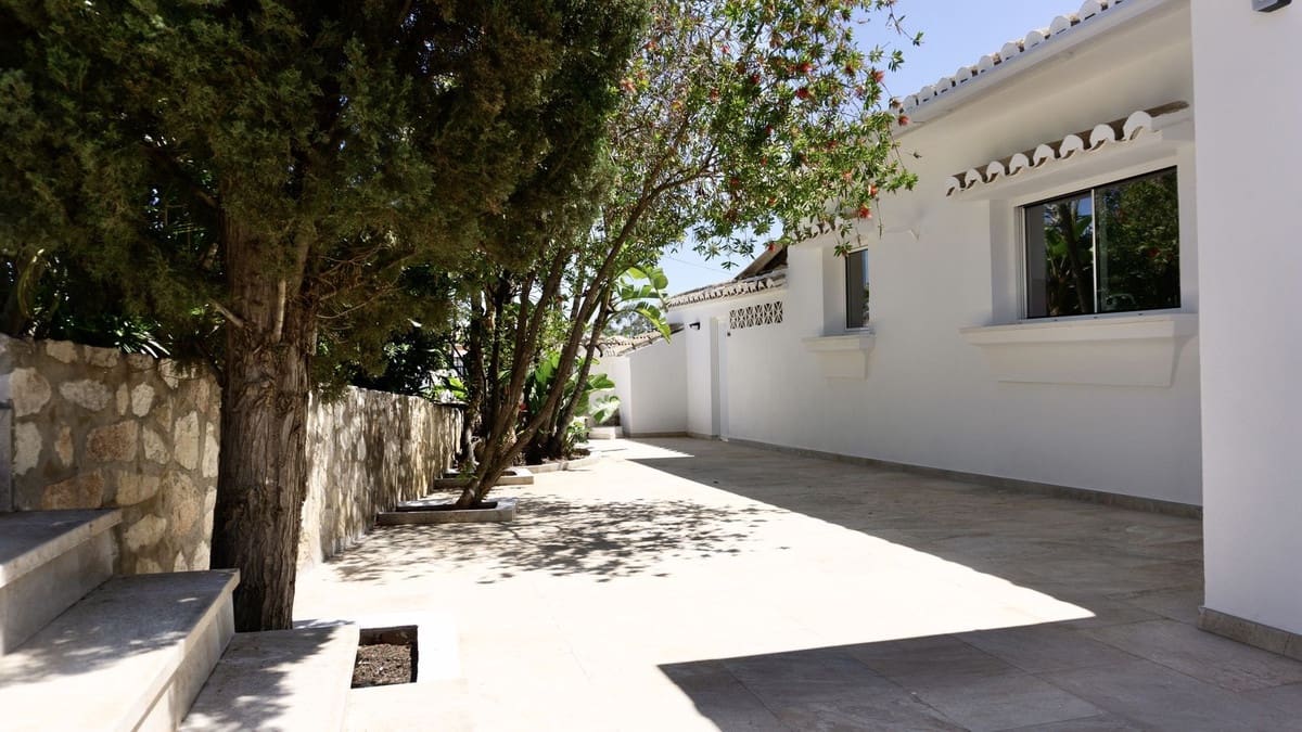 3 soveværelse Villa til salg i El Chaparral med swimmingpool garage - € 1.800.000 (Ref: 9064475)