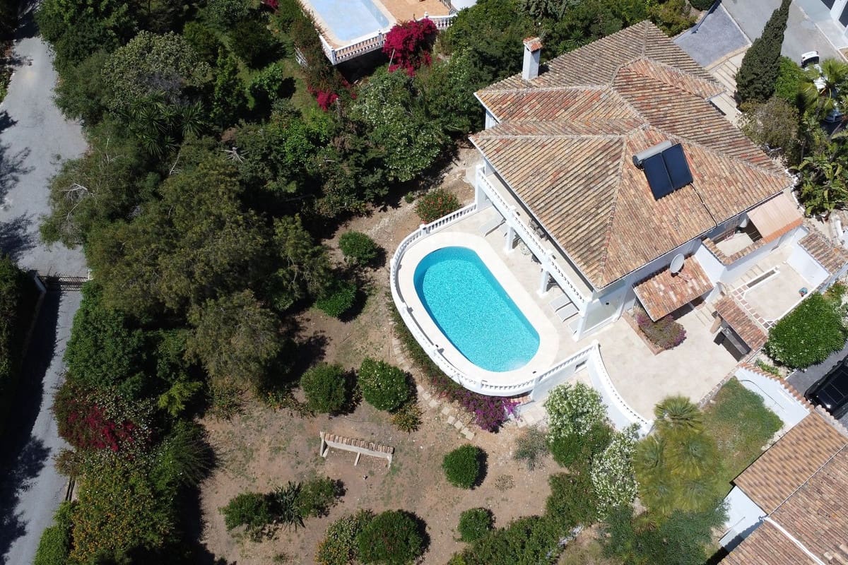 3 soveværelse Villa til salg i El Chaparral med swimmingpool garage - € 1.800.000 (Ref: 9064475)