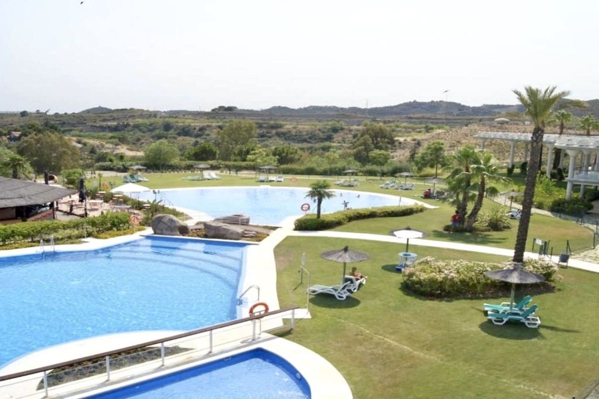 4 sypialnia Willa na sprzedaż w Benahavis z basenem garażem - 679 000 € (Ref: 9064476)