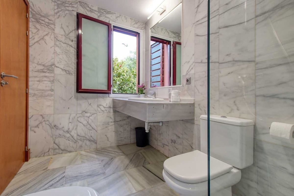 4 sypialnia Willa na sprzedaż w Benahavis z basenem garażem - 679 000 € (Ref: 9064476)