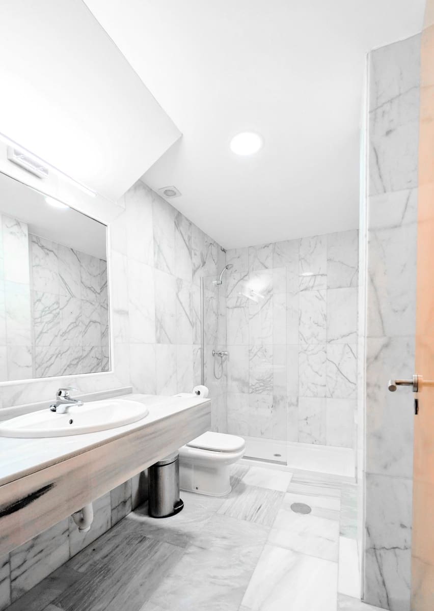 4 sypialnia Willa na sprzedaż w Benahavis z basenem garażem - 679 000 € (Ref: 9064476)