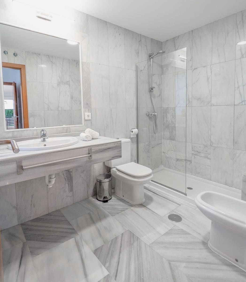 4 sypialnia Willa na sprzedaż w Benahavis z basenem garażem - 679 000 € (Ref: 9064476)