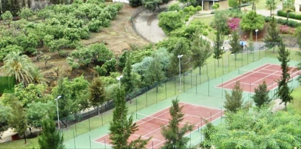 4 sypialnia Willa na sprzedaż w Benahavis z basenem garażem - 679 000 € (Ref: 9064476)