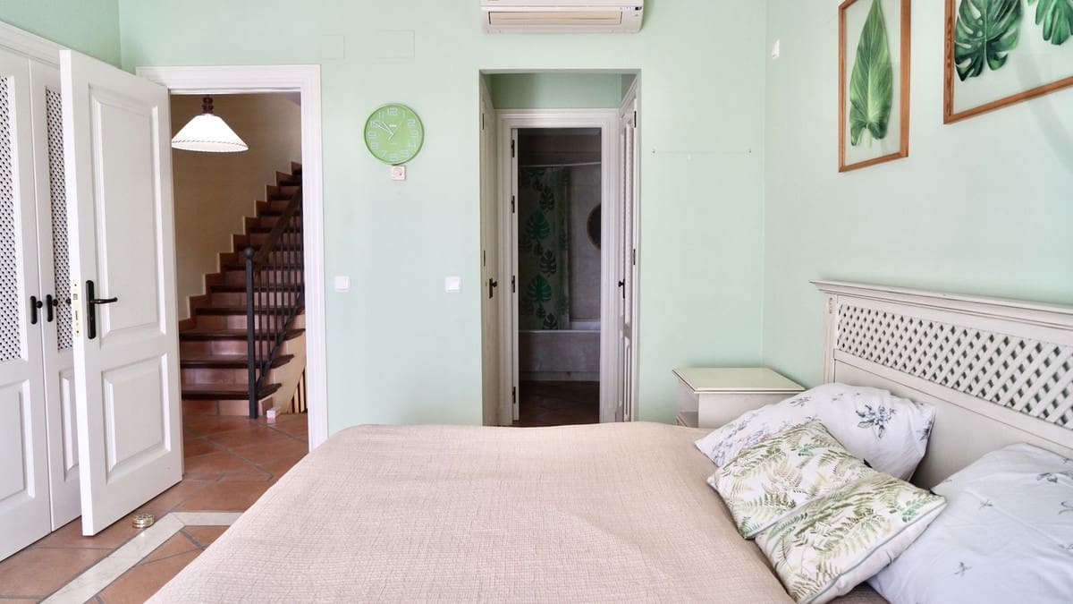 4 sypialnia Dom na kwatery wakacyjne w Sotogrande z basenem garażem - 3 150 € (Ref: 9097744)