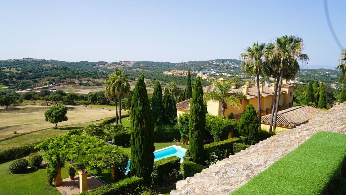 4 bedroom Townhouse for holiday rental in Sotogrande with pool garage - € 3,150 (Ref: 9097744)
