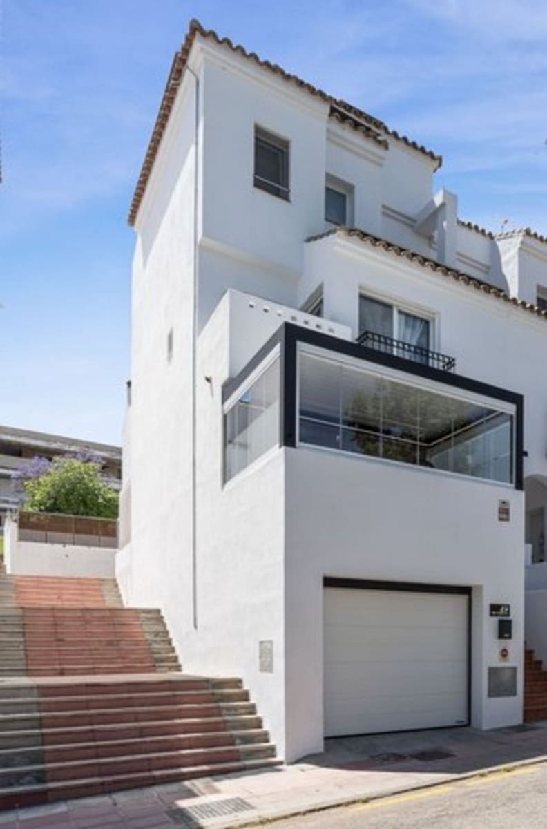 4 sovrum Hus till salu i Estepona med garage - 795 000 € (Ref: 9100129)