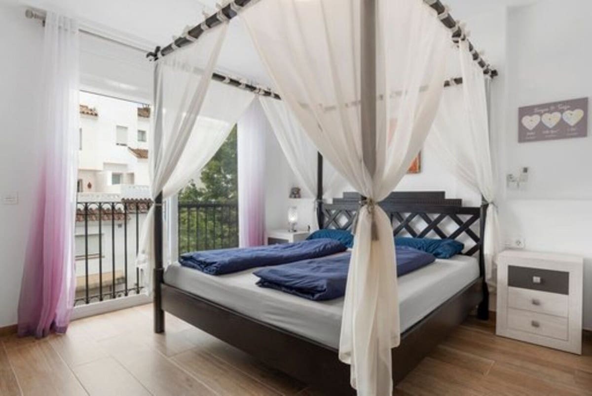 4 sovrum Hus till salu i Estepona med garage - 795 000 € (Ref: 9100129)