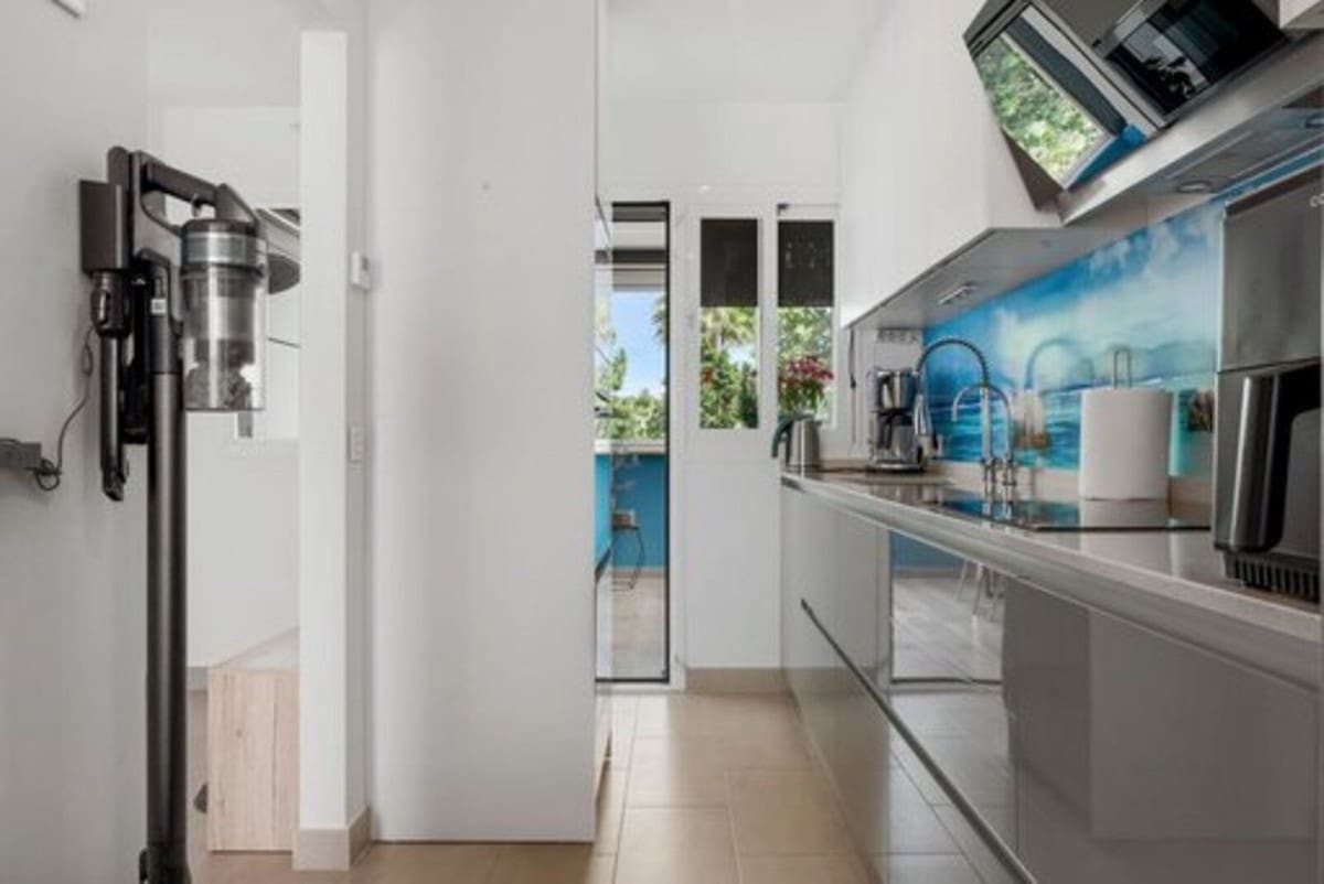 4 sovrum Hus till salu i Estepona med garage - 795 000 € (Ref: 9100129)
