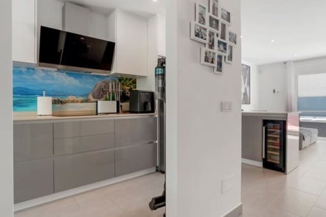 4 bedroom Townhouse for sale in Estepona with garage - € 795,000 (Ref: 9100129)