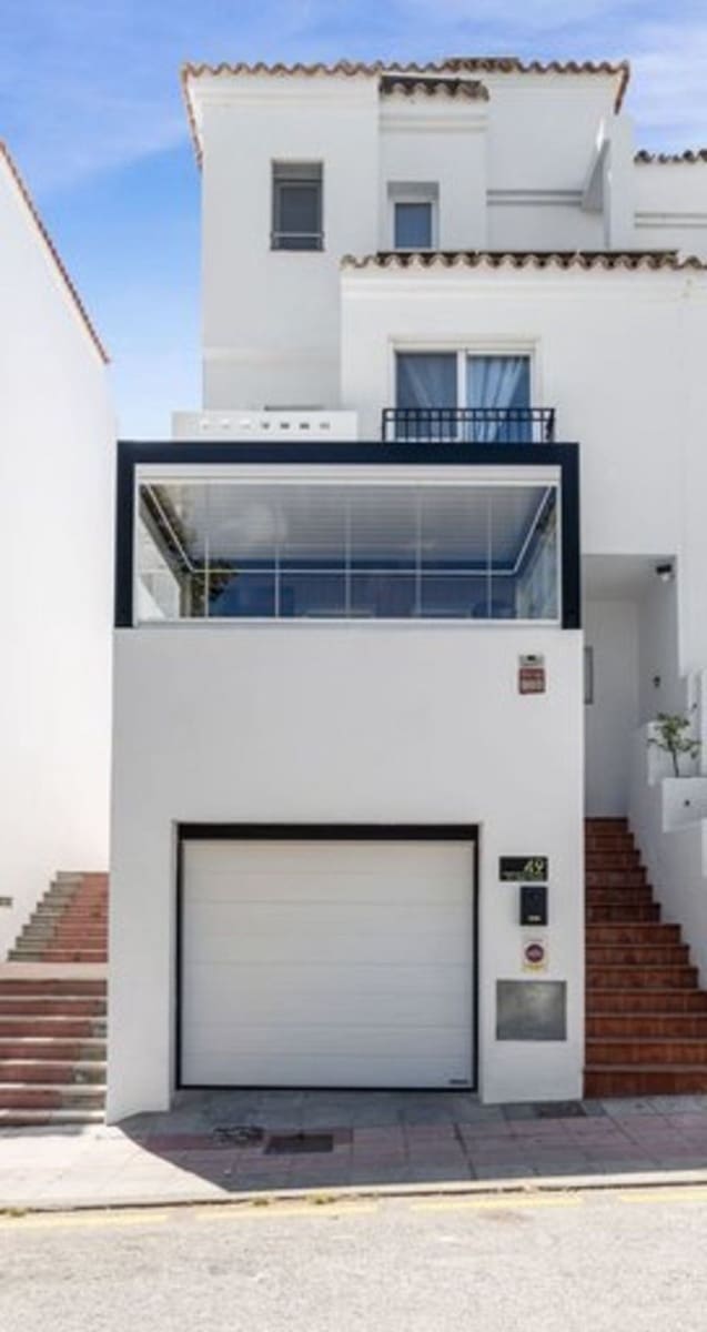 4 sovrum Hus till salu i Estepona med garage - 795 000 € (Ref: 9100129)