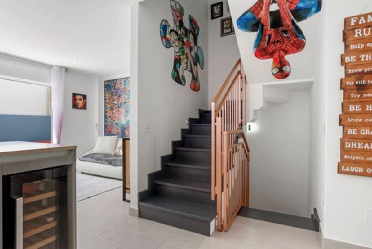 4 sovrum Hus till salu i Estepona med garage - 795 000 € (Ref: 9100129)