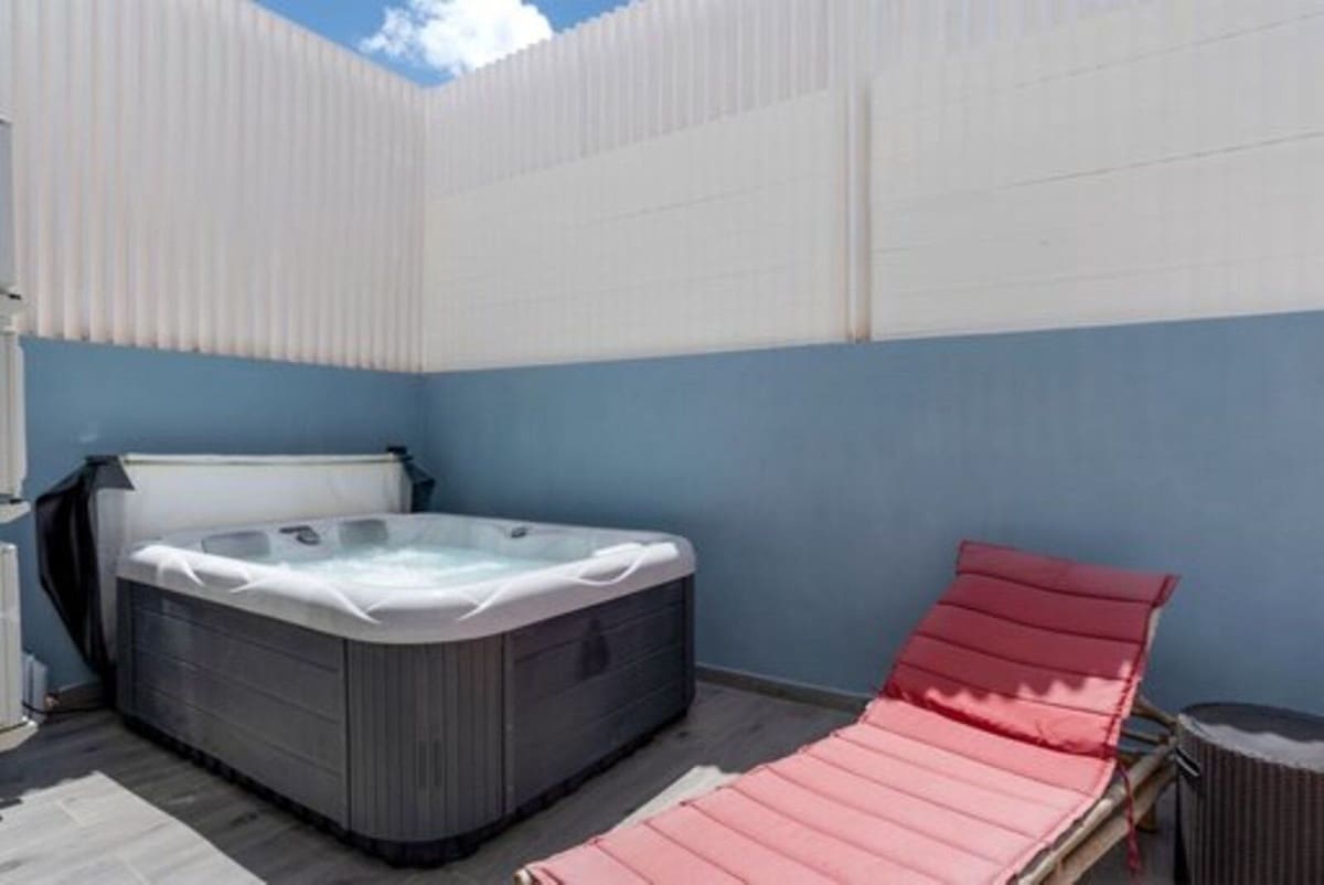 4 sovrum Hus till salu i Estepona med garage - 795 000 € (Ref: 9100129)