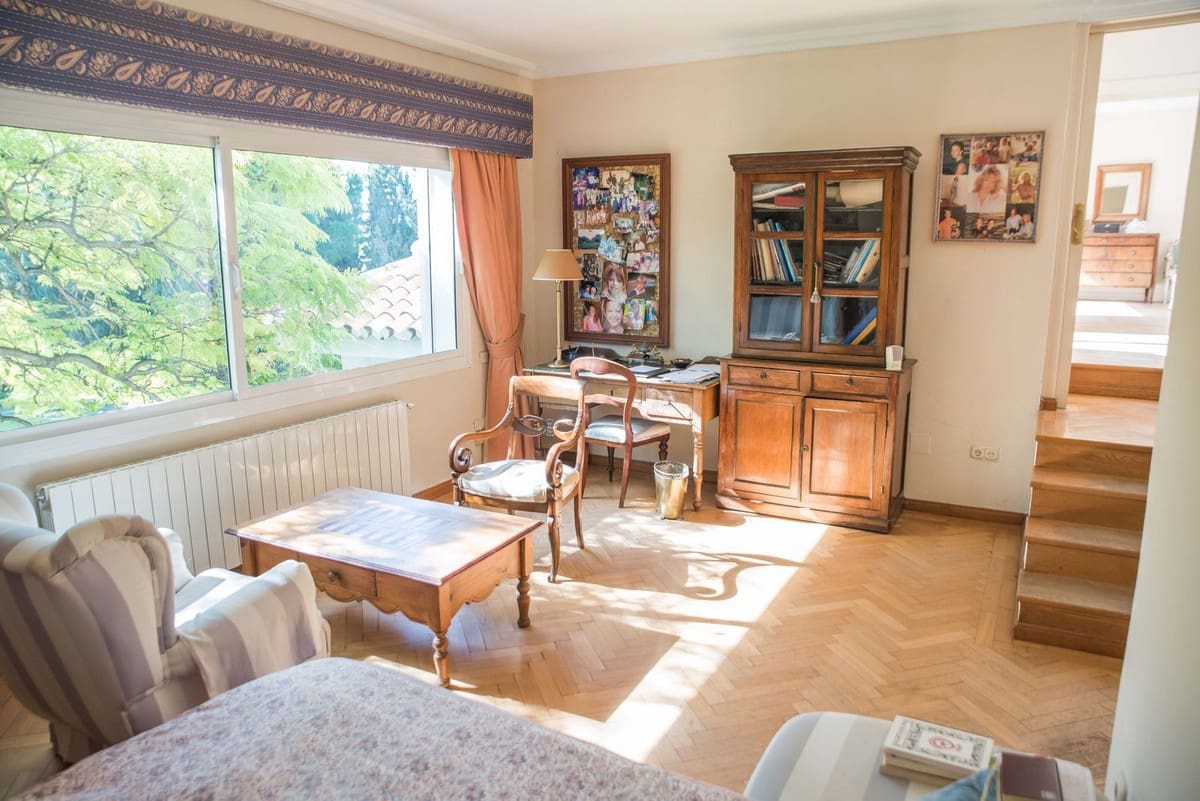 8 soveværelse Villa til salg i Calahonda med swimmingpool garage - € 2.350.000 (Ref: 9161493)