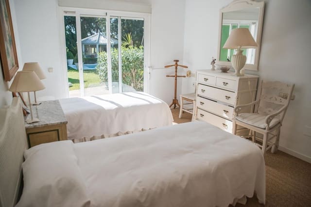 8 soveværelse Villa til salg i Calahonda, Mijas med swimmingpool garage - € 2.350.000 (Ref: 9161493)