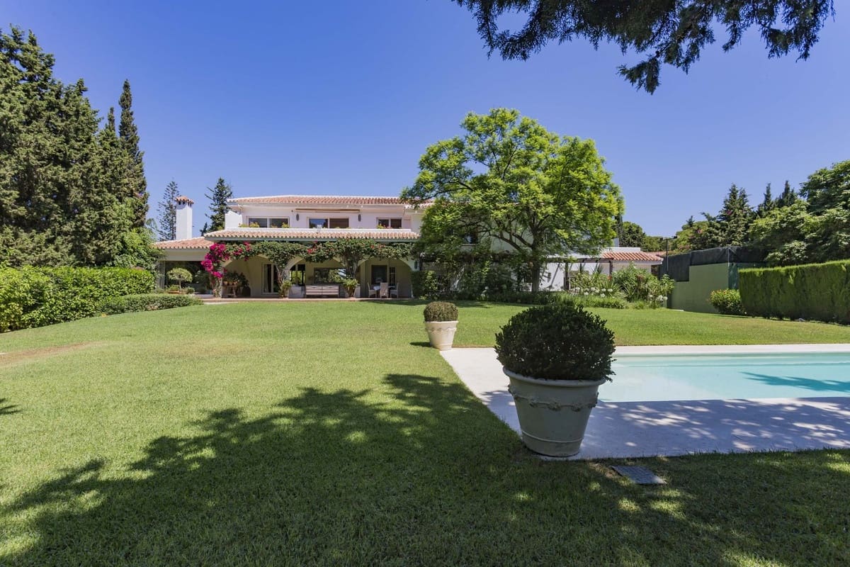 8 soveværelse Villa til salg i Calahonda med swimmingpool garage - € 2.350.000 (Ref: 9161493)