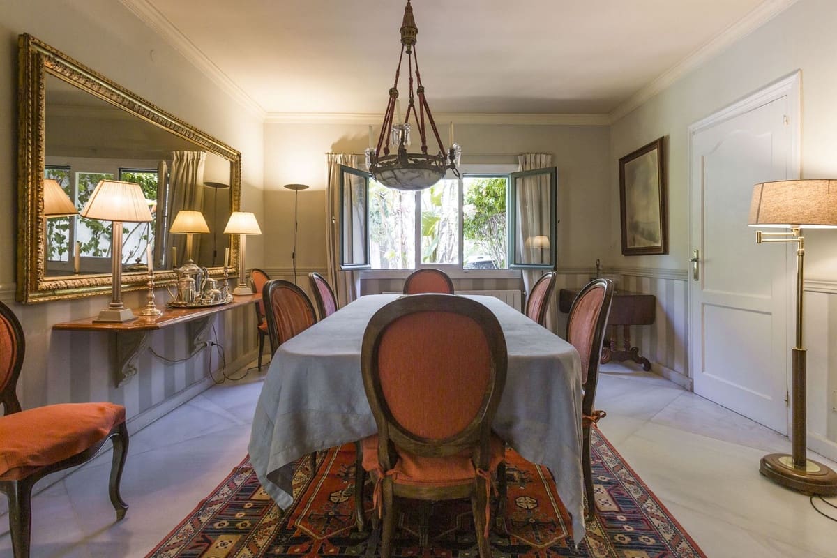 8 soveværelse Villa til salg i Calahonda med swimmingpool garage - € 2.350.000 (Ref: 9161493)