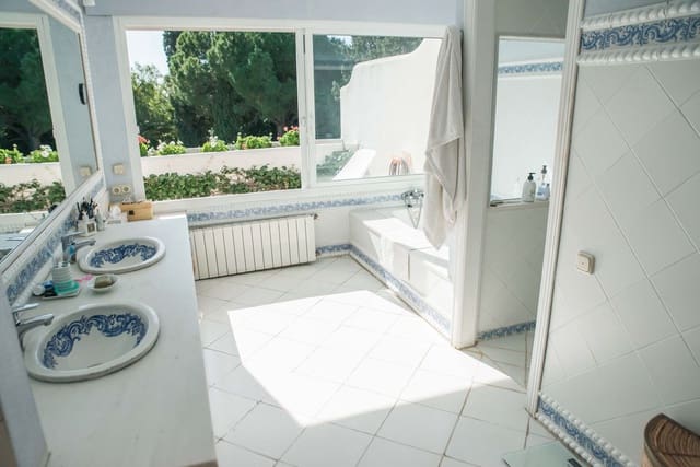 8 soveværelse Villa til salg i Calahonda, Mijas med swimmingpool garage - € 2.350.000 (Ref: 9161493)