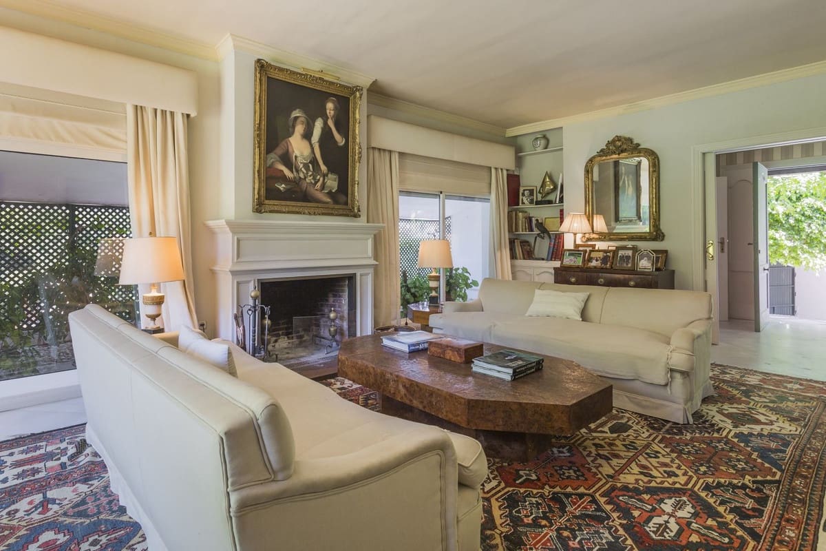 8 soveværelse Villa til salg i Calahonda med swimmingpool garage - € 2.350.000 (Ref: 9161493)