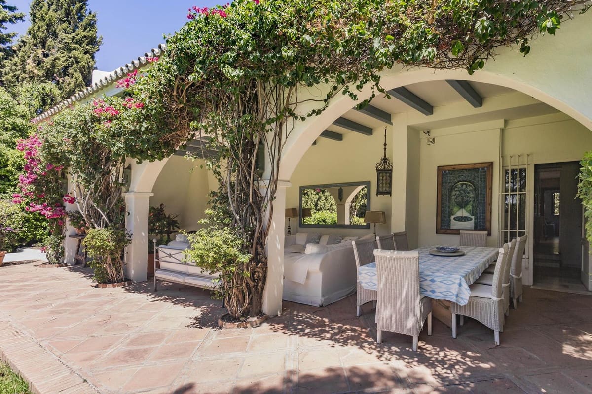 8 soveværelse Villa til salg i Calahonda med swimmingpool garage - € 2.350.000 (Ref: 9161493)