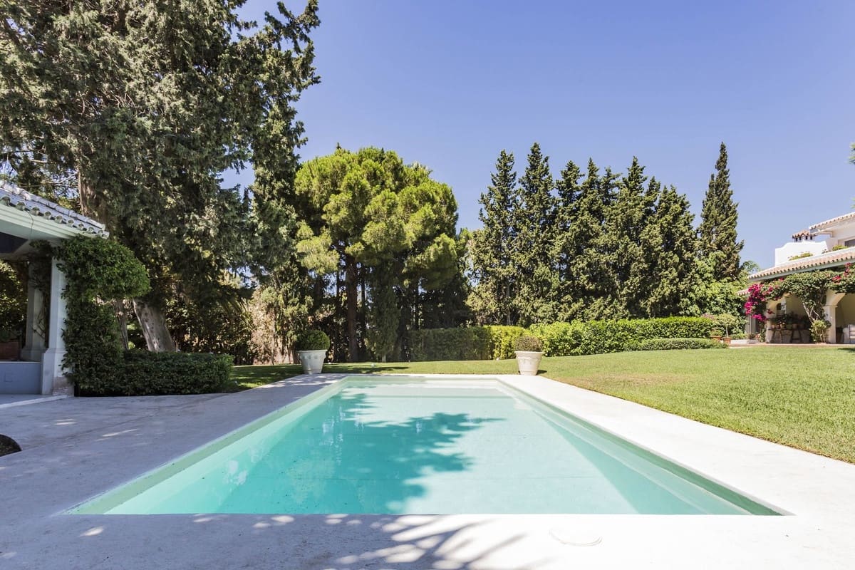 8 soveværelse Villa til salg i Calahonda med swimmingpool garage - € 2.350.000 (Ref: 9161493)