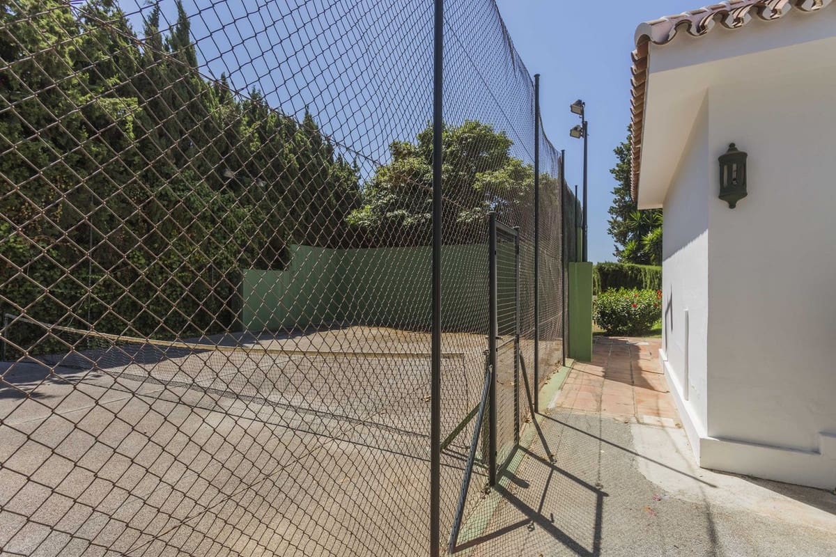 8 soveværelse Villa til salg i Calahonda med swimmingpool garage - € 2.350.000 (Ref: 9161493)