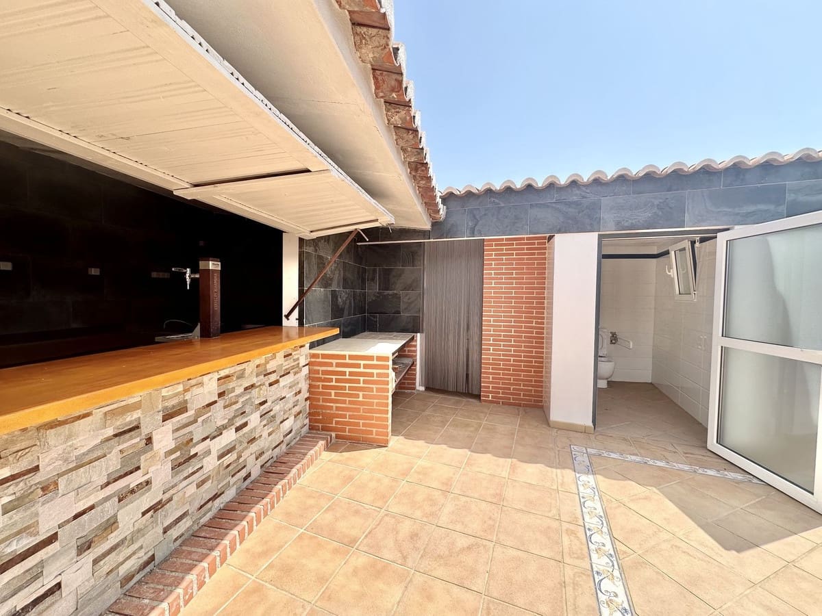 16 bedroom Villa for sale in El Chaparral with pool garage - € 3,500,000 (Ref: 9168195)