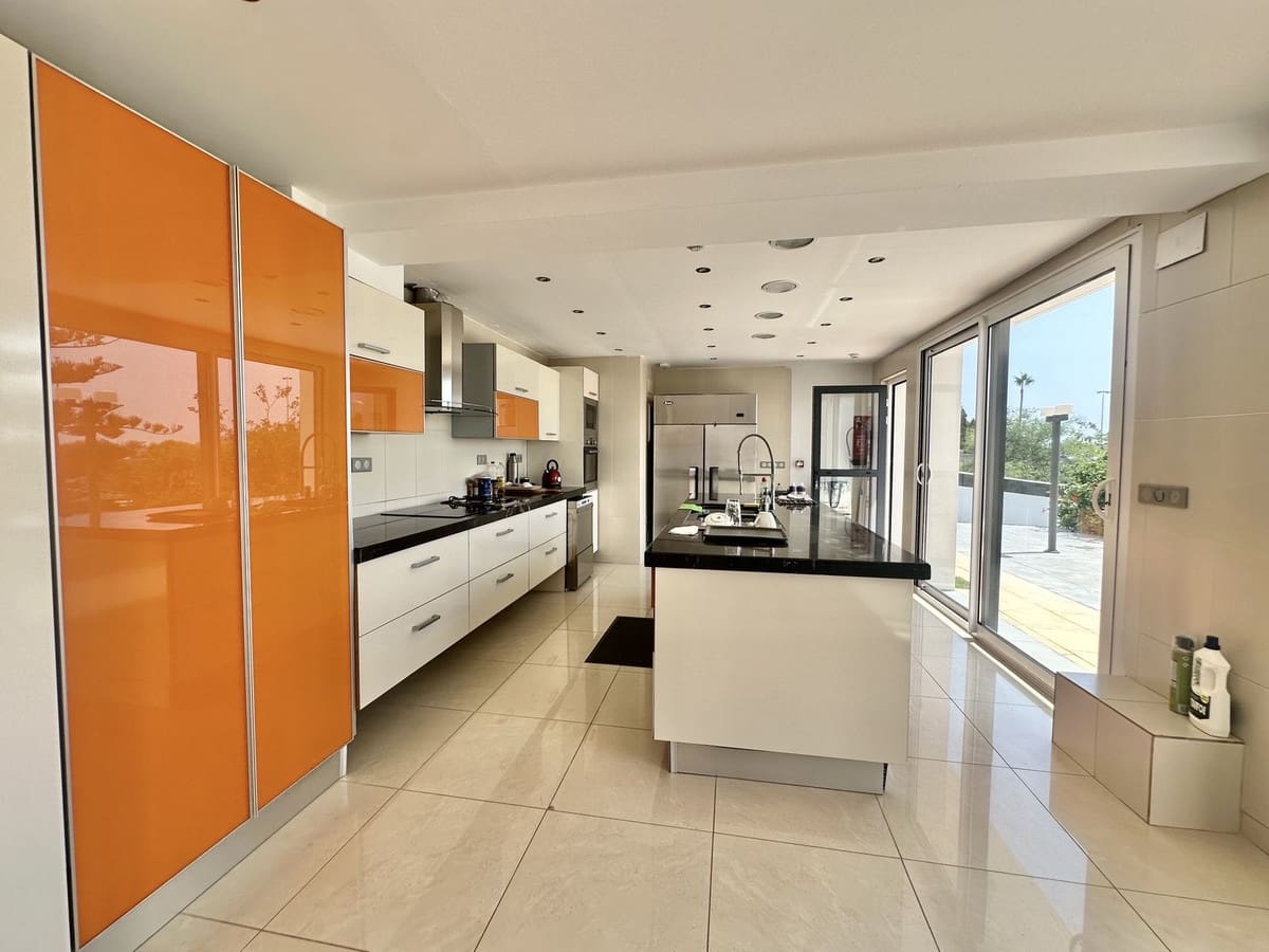 16 bedroom Villa for sale in El Chaparral with pool garage - € 3,500,000 (Ref: 9168195)