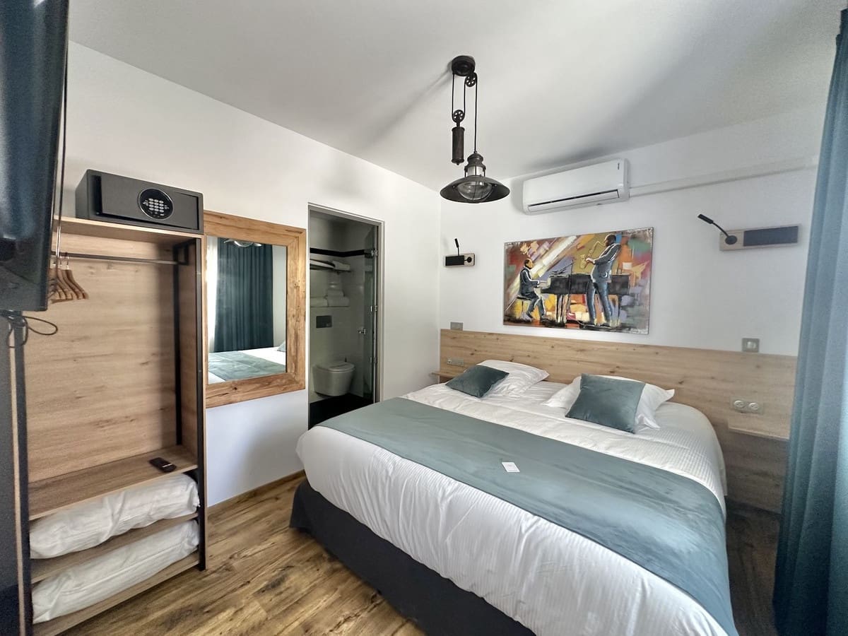 16 bedroom Villa for sale in El Chaparral with pool garage - € 3,500,000 (Ref: 9168195)