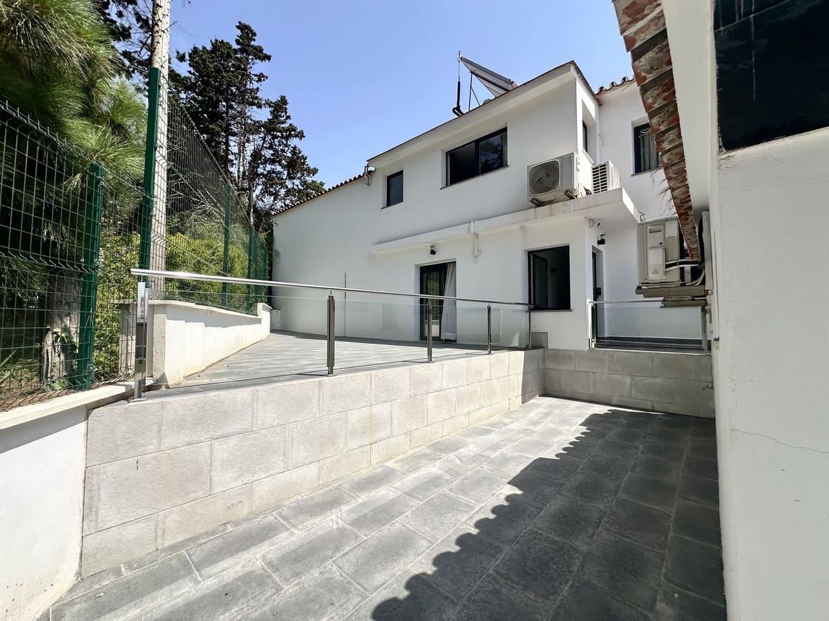 16 bedroom Villa for sale in El Chaparral with pool garage - € 3,500,000 (Ref: 9168195)