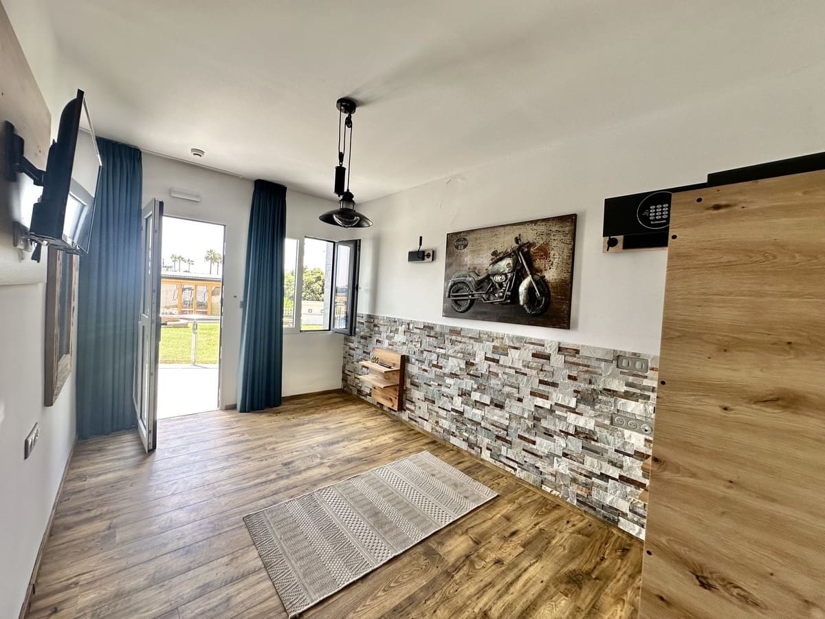 16 bedroom Villa for sale in El Chaparral with pool garage - € 3,500,000 (Ref: 9168195)