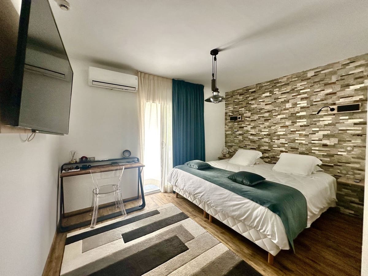 16 bedroom Villa for sale in El Chaparral with pool garage - € 3,500,000 (Ref: 9168195)