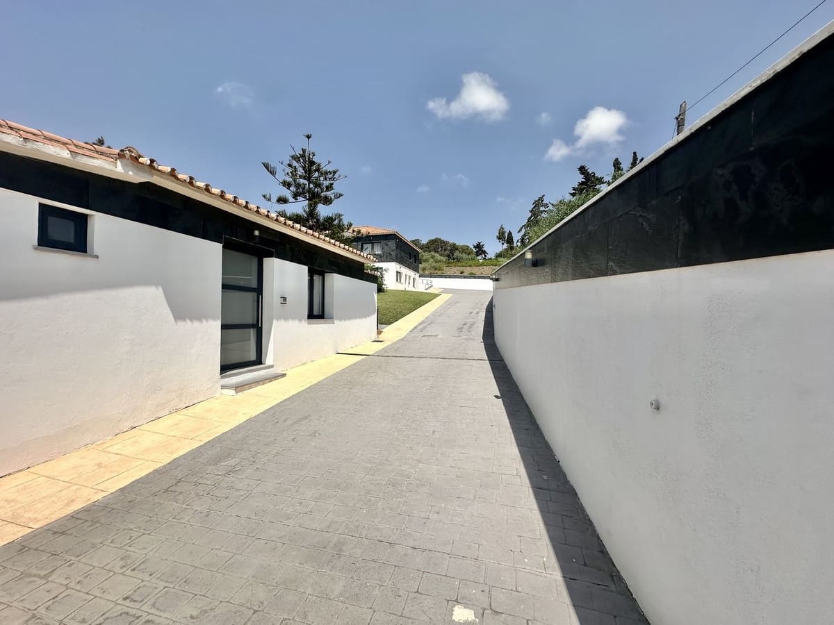 16 bedroom Villa for sale in El Chaparral with pool garage - € 3,500,000 (Ref: 9168195)