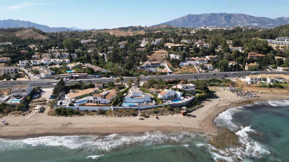 16 bedroom Villa for sale in El Chaparral with pool garage - € 3,500,000 (Ref: 9168195)