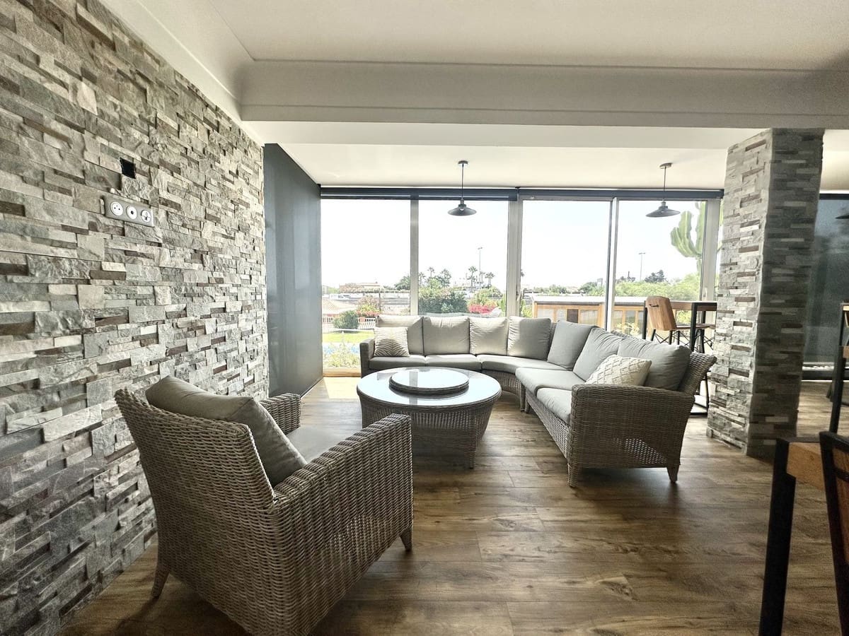 16 bedroom Villa for sale in El Chaparral with pool garage - € 3,500,000 (Ref: 9168195)