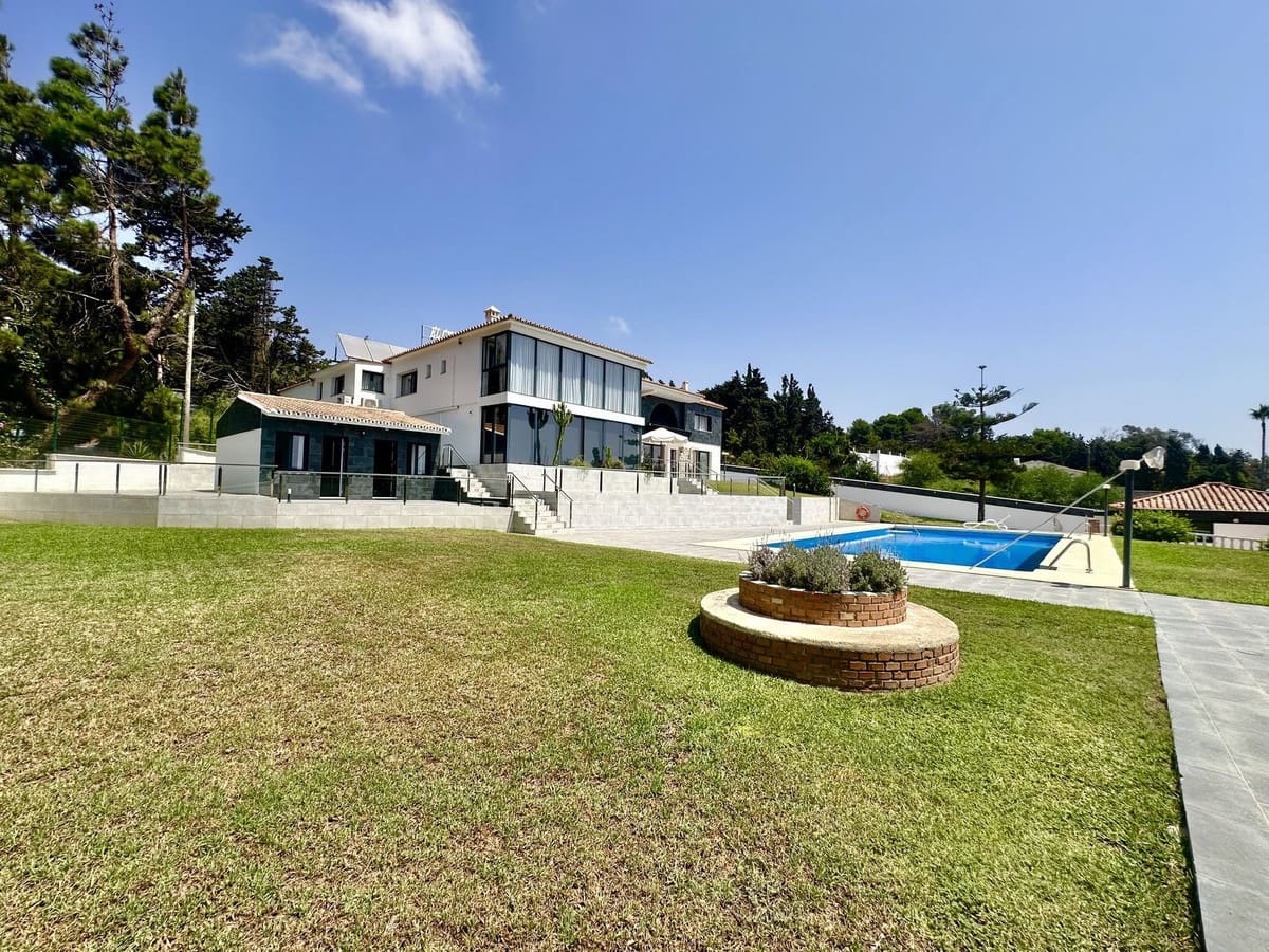 16 bedroom Villa for sale in El Chaparral with pool garage - € 3,500,000 (Ref: 9168195)