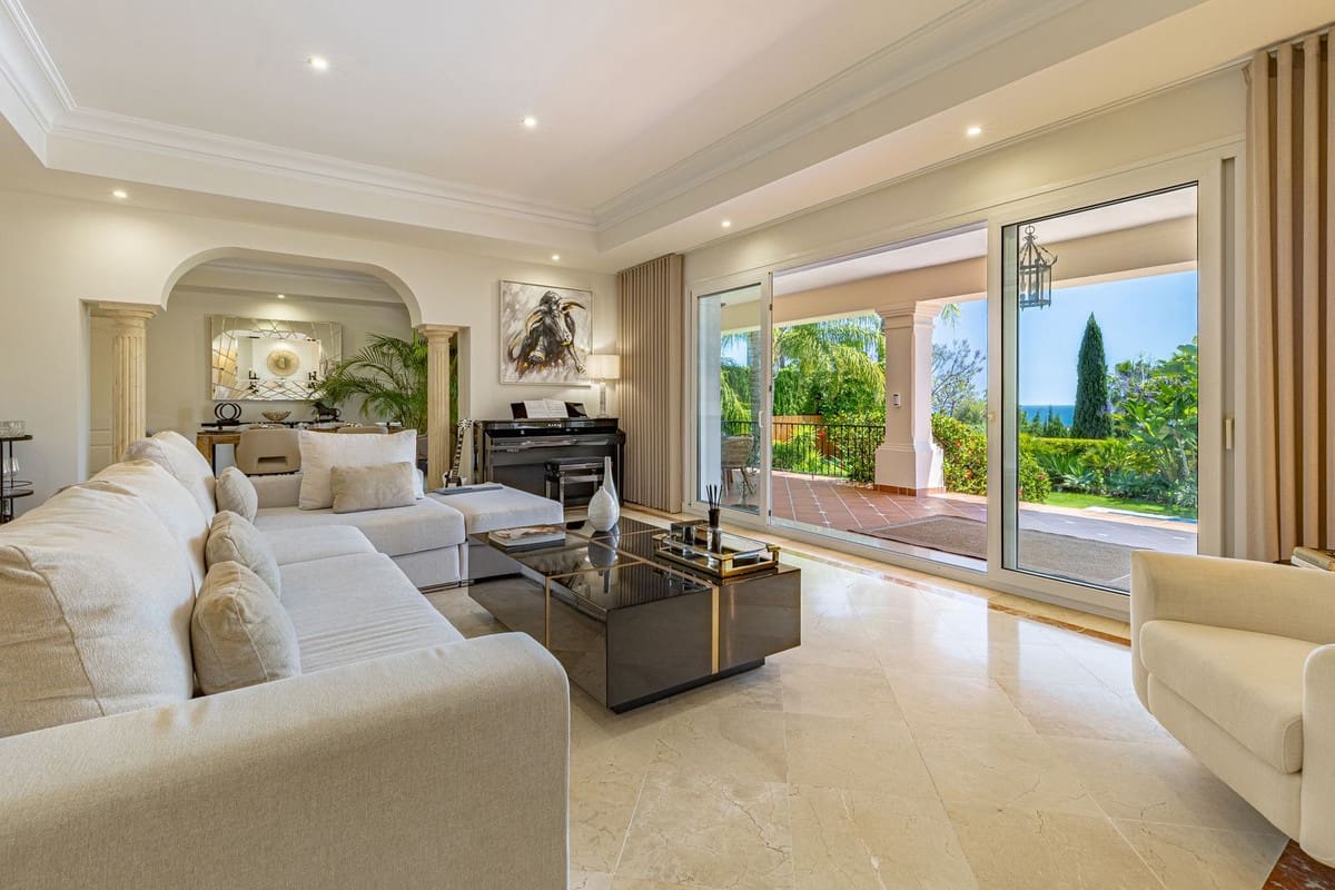 6 bedroom Villa for sale in Benahavis with pool garage - € 3,250,000 (Ref: 9186089)