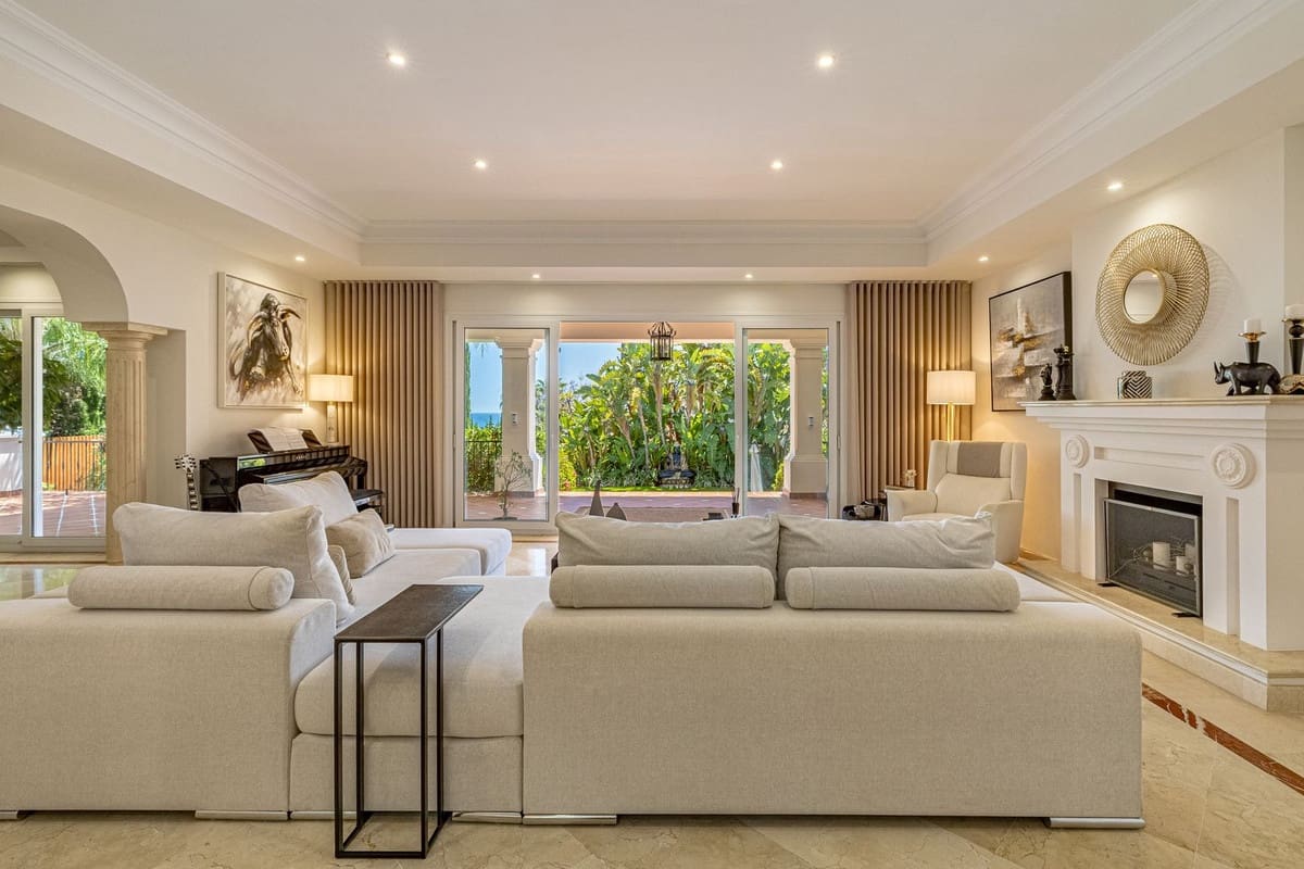 6 bedroom Villa for sale in Benahavis with pool garage - € 3,250,000 (Ref: 9186089)