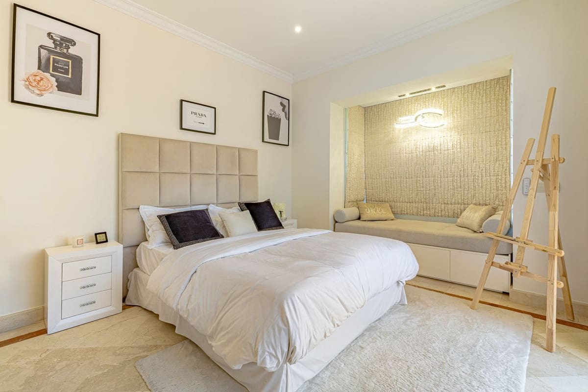 6 bedroom Villa for sale in Benahavis with pool garage - € 3,250,000 (Ref: 9186089)