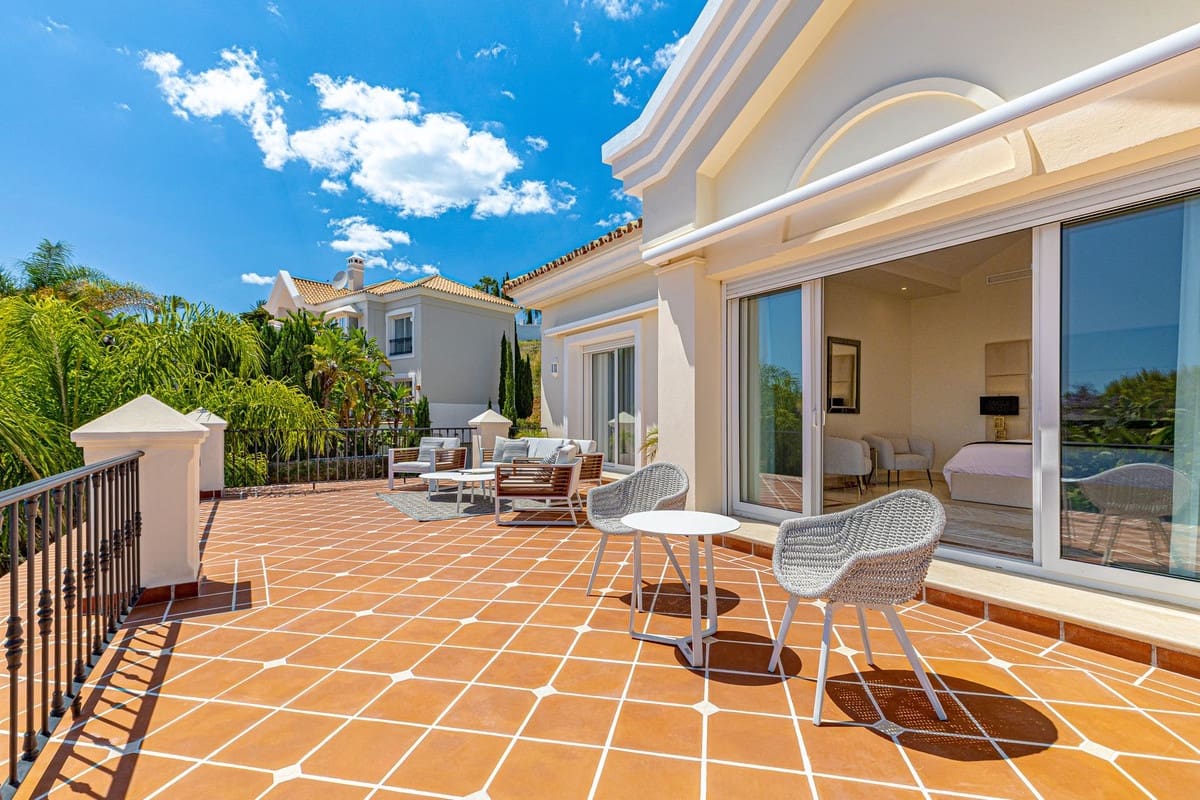 6 bedroom Villa for sale in Benahavis with pool garage - € 3,250,000 (Ref: 9186089)