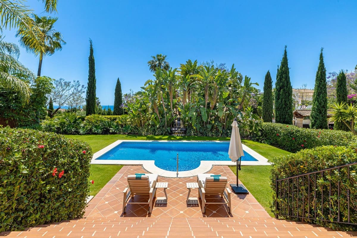 6 bedroom Villa for sale in Benahavis with pool garage - € 3,250,000 (Ref: 9186089)