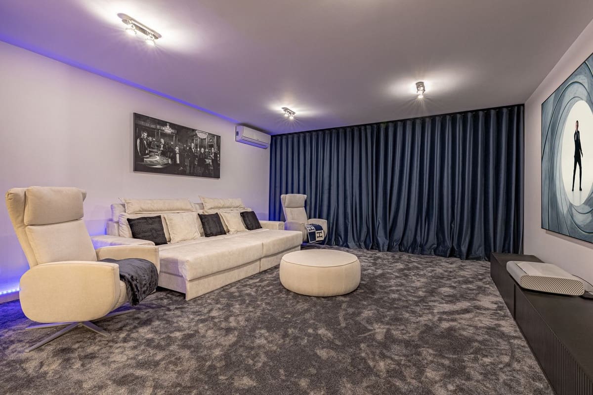 6 bedroom Villa for sale in Benahavis with pool garage - € 3,250,000 (Ref: 9186089)