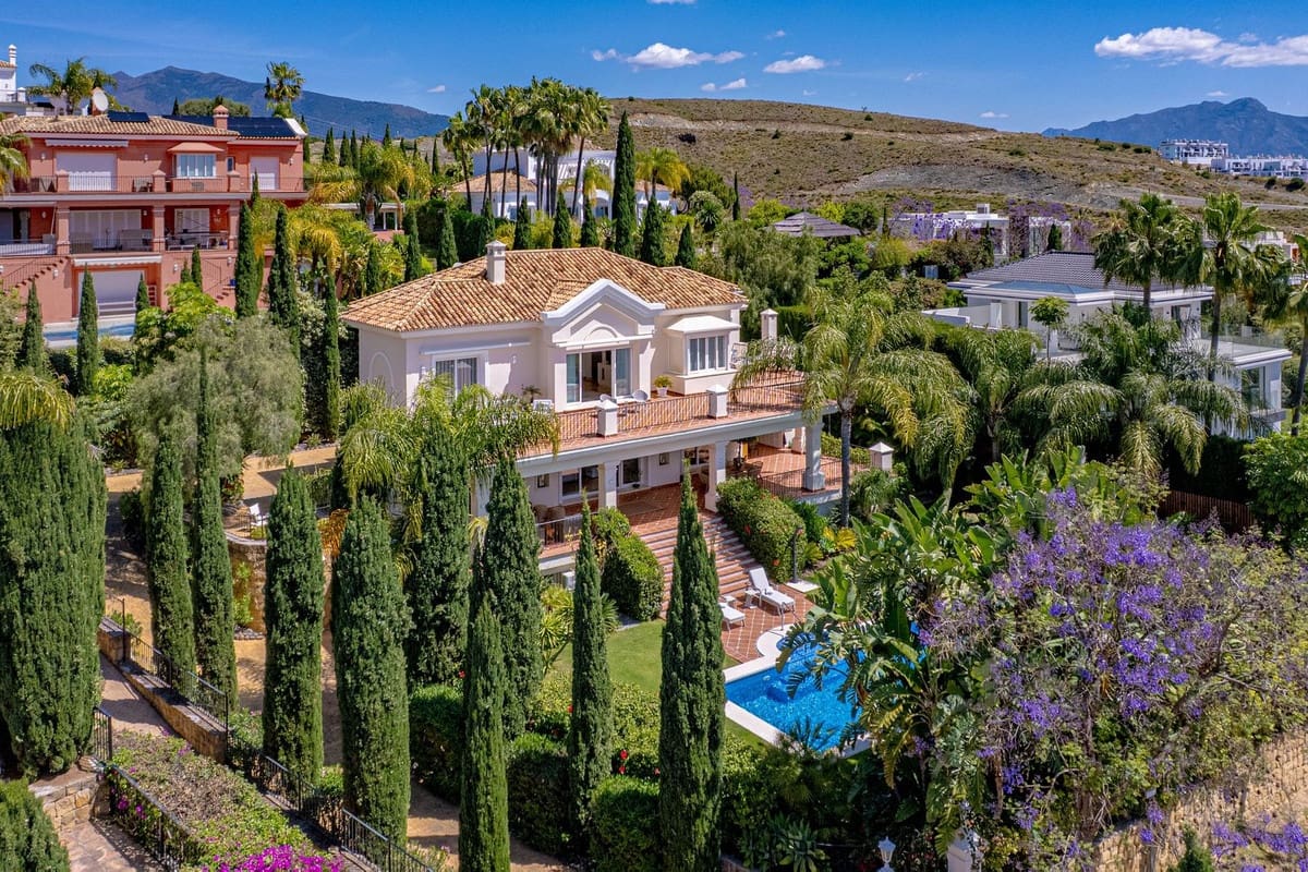 6 bedroom Villa for sale in Benahavis with pool garage - € 3,250,000 (Ref: 9186089)