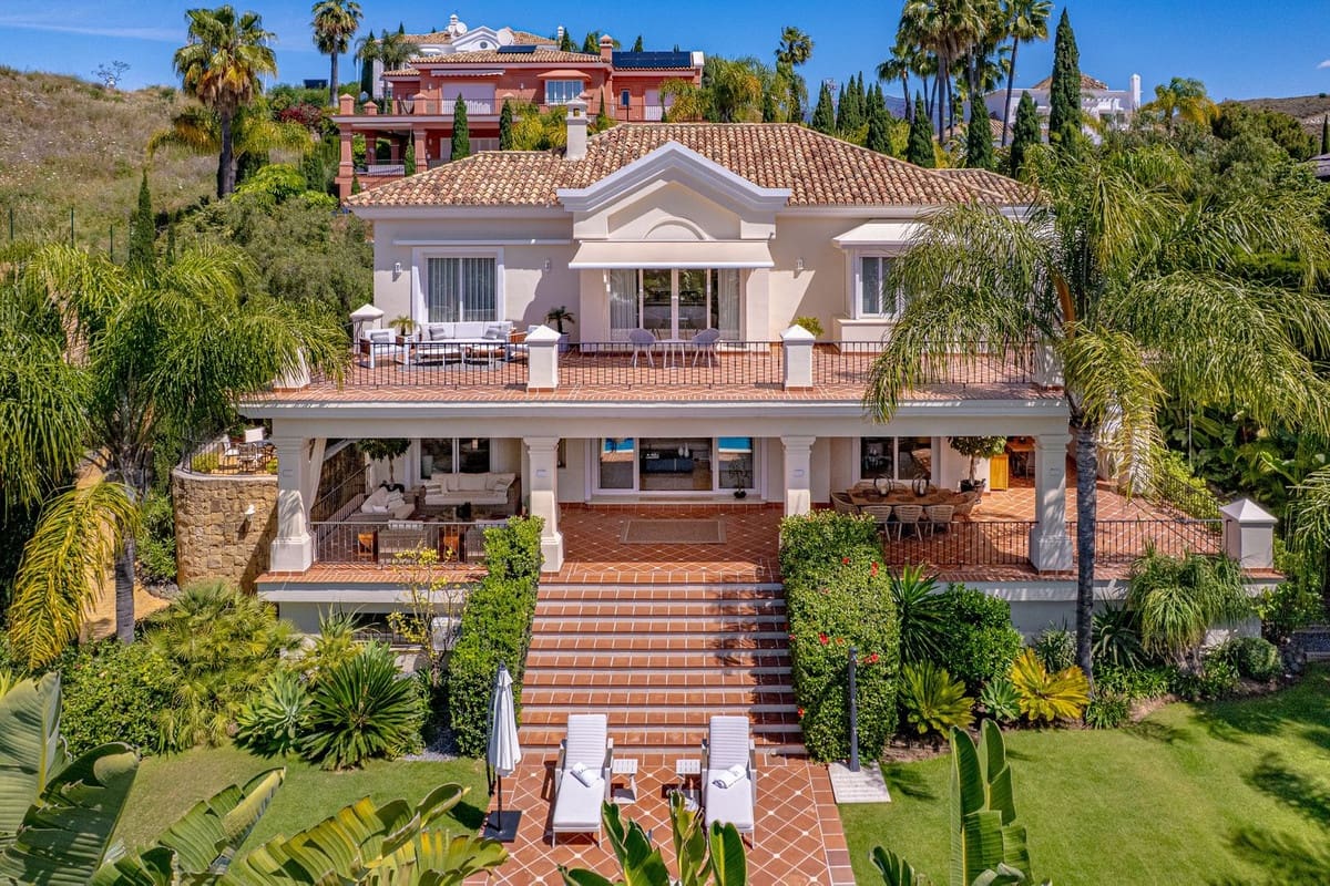 6 bedroom Villa for sale in Benahavis with pool garage - € 3,250,000 (Ref: 9186089)