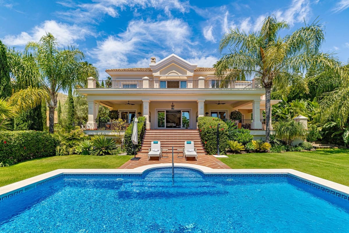 6 bedroom Villa for sale in Benahavis with pool garage - € 3,250,000 (Ref: 9186089)