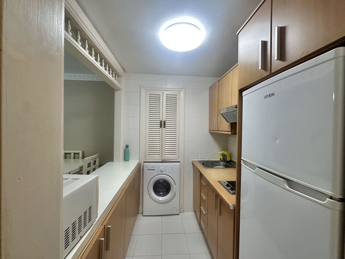 1 soveværelse Strandlejlighed til salg i Marbella med swimmingpool - € 375.000 (Ref: 9198175)